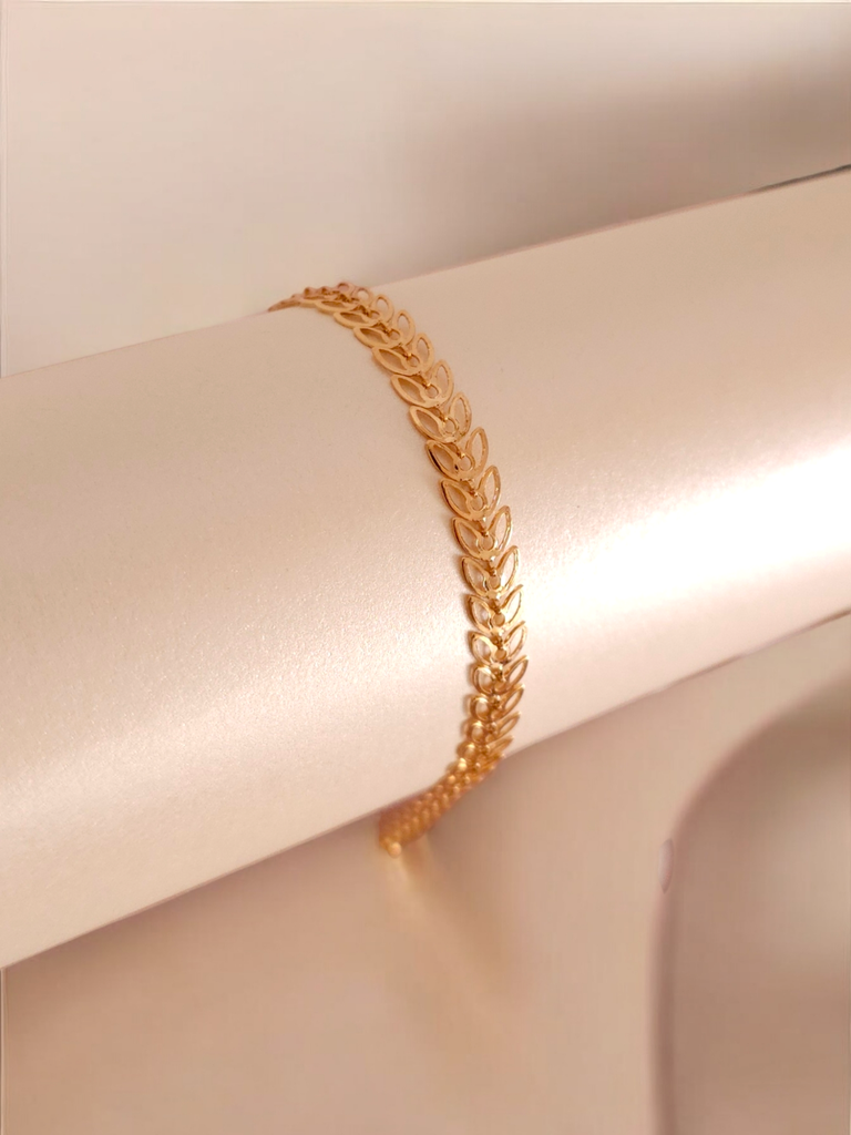 Chain Bracelet with Leaf Structure	