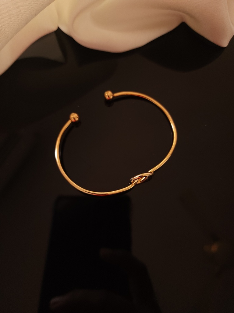 Elegant Knot Open Bangle  