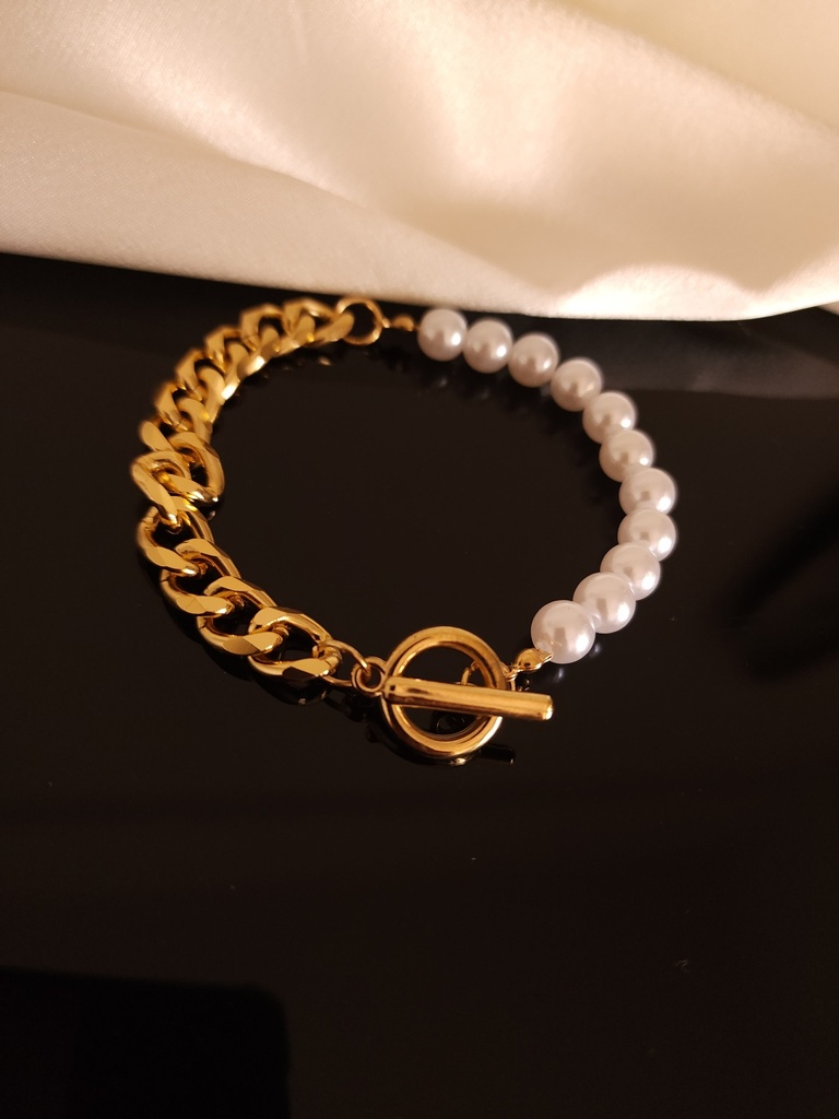 Pearl and Chain Bracelet Set with Half Pearl Design	
