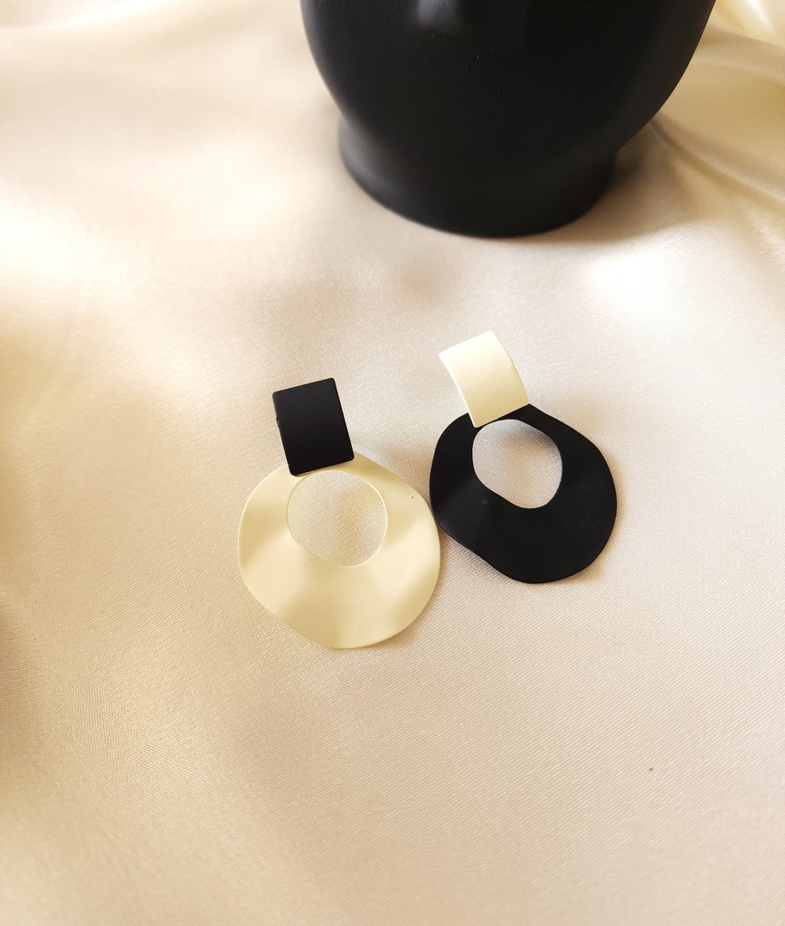 Retro Chic Asymmetrical Round Pendant Stud Earrings