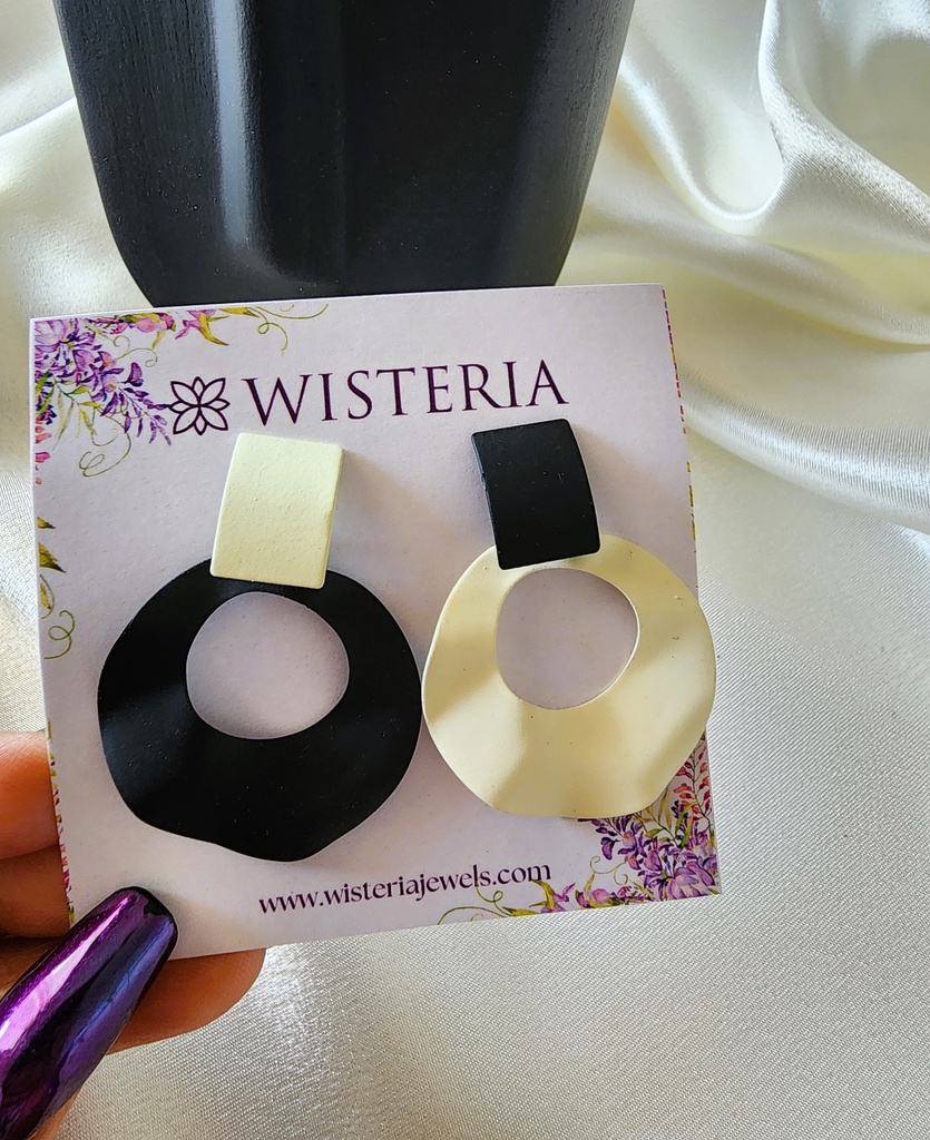 Retro Chic Asymmetrical Round Pendant Stud Earrings