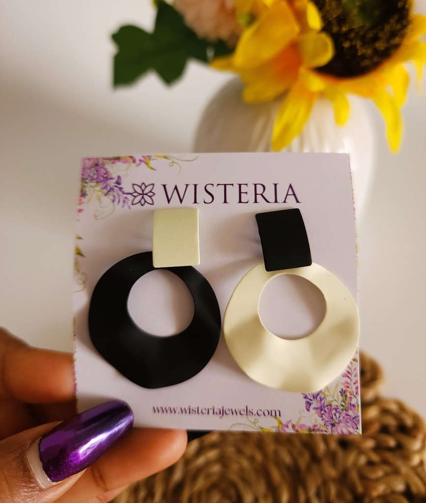 Retro Chic Asymmetrical Round Pendant Stud Earrings