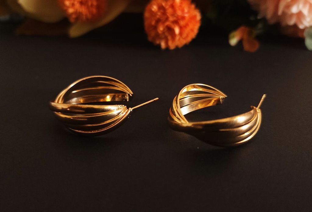 Classic Retro Twisted Gold Hoop Earrings