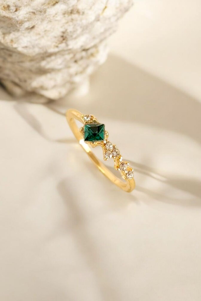 unsplash_c-YEdiGkV3o_jewellery.webp