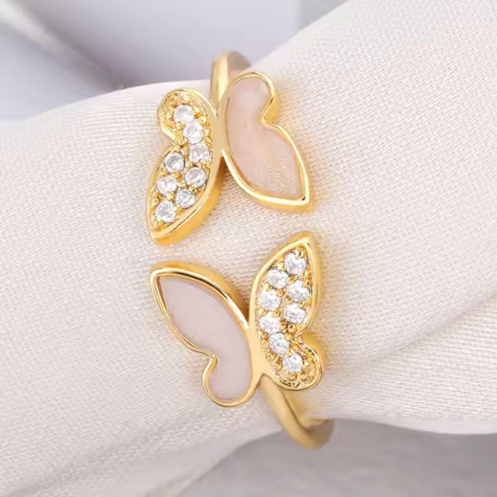unsplash_-GhLgB-oXNw_fashion jewellery.webp