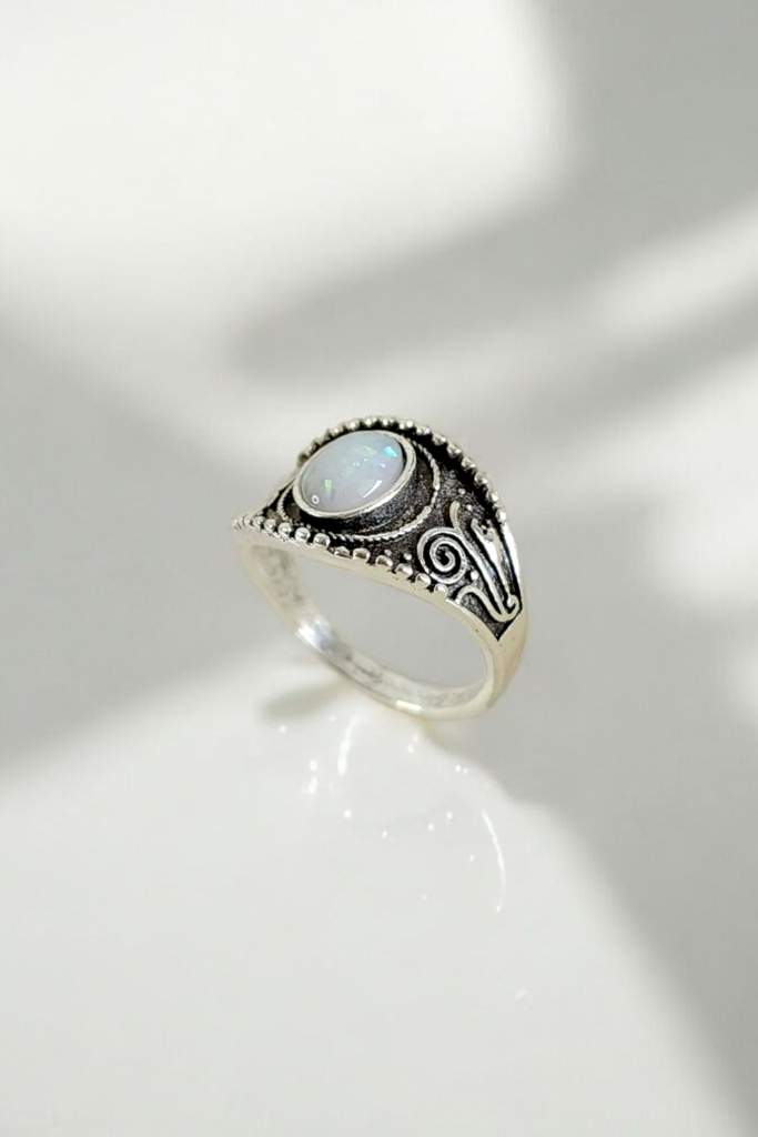 unsplash_c-YEdiGkV3o_jewellery.webp