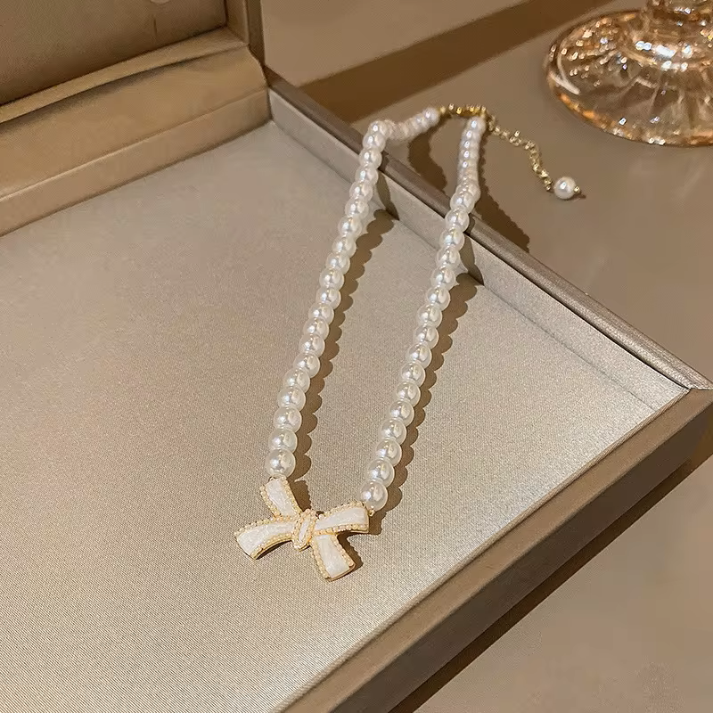 Vintage Bow Collar Pearl Necklace