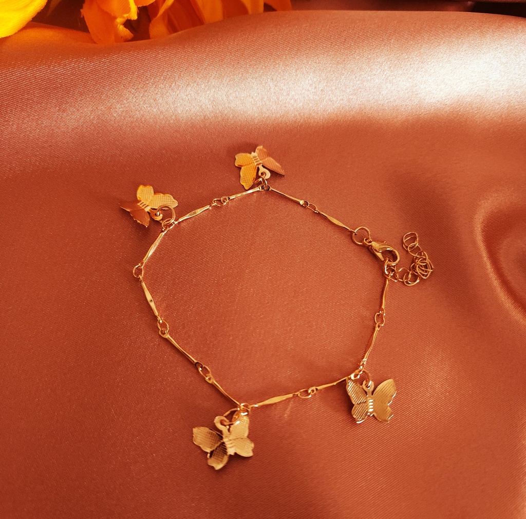 Delicate Grace: Cylindrical Chain Bracelet with Butterfly Drop