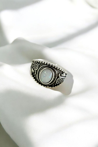 [RG-572-453-Slv-8] Mystic Swirl Moonstone Ring  